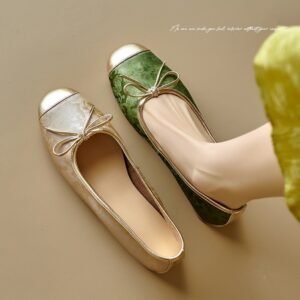 Soft-soled Large-size Ballet Flats With A Bow