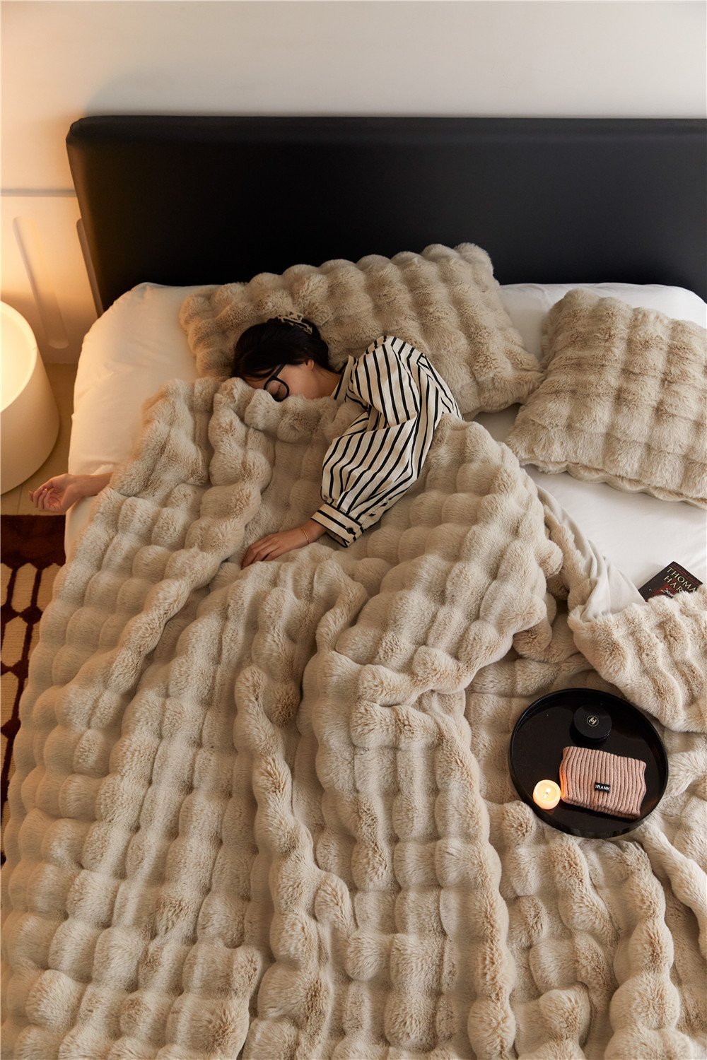 Polyester Carpet Rabbit Bubble Velvet Thickened Nap Blanket Quilt - Image 2
