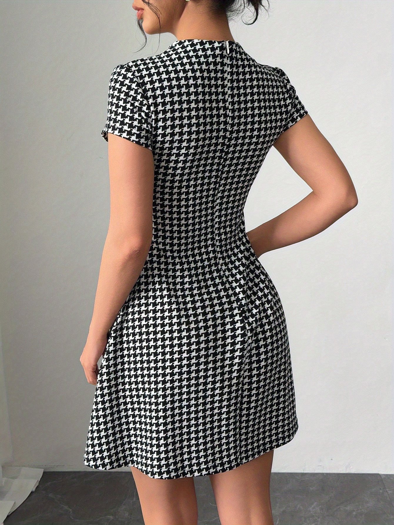 Ladies' Elegant Faux Pocket Houndstooth Dress - Image 3