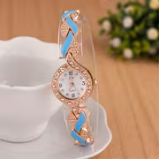 A Stylish And Adaptable Women'S Quartz Wristwatch with a Heart-Shaped Strap, Accompanied by a Jewelry Set - Image 7
