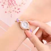 A Stylish And Adaptable Women'S Quartz Wristwatch with a Heart-Shaped Strap, Accompanied by a Jewelry Set - Image 6