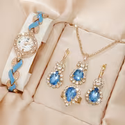 A Stylish And Adaptable Women'S Quartz Wristwatch with a Heart-Shaped Strap, Accompanied by a Jewelry Set - Image 2