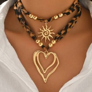 2pcs/Set Vintage Exaggerated Leopard Print Hollow Heart Pendant Necklace, Fashionable Minimalist Charming Necklace For Women, Suitable For Daily Wear, Shopping, Party, And Photo Shooting