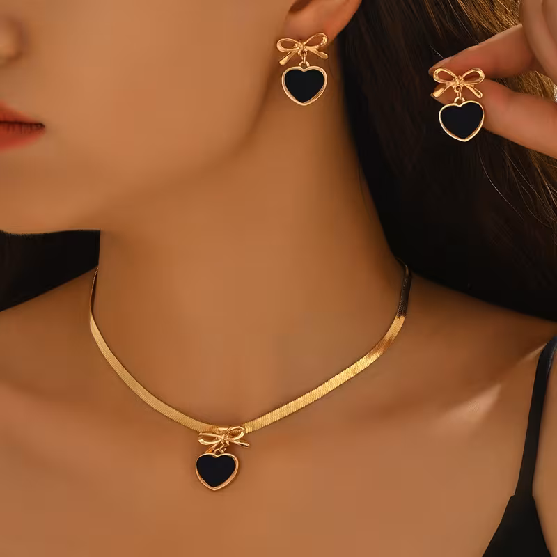 2pcs New Temperament Elegant Ladies Jewelry Set Necklace Earrings Fashion Golden Flat Snake Chain Geometric Imitation Pearl Heart Pendant Stitching Design Clavicle Chain Daily Holiday Four Seasons High-End Gift Additions