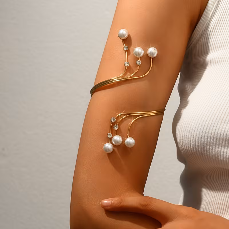 A European And American Fashion Popular Irregular High-End Versatile Metal Arm Cuff Suitable for Women'S Daily Wear