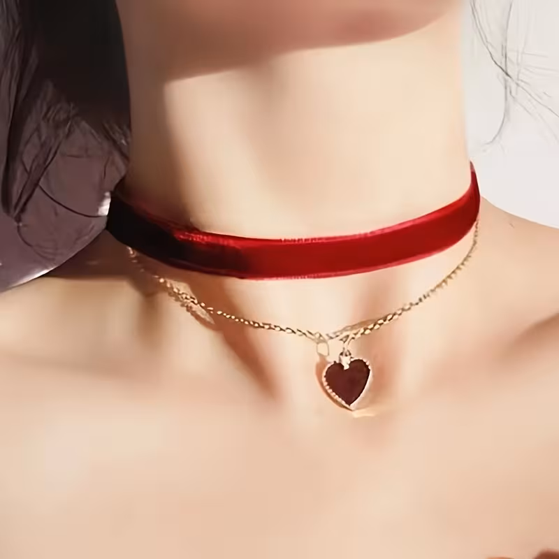 1pc Dark Vintage Velvet Heart Necklace