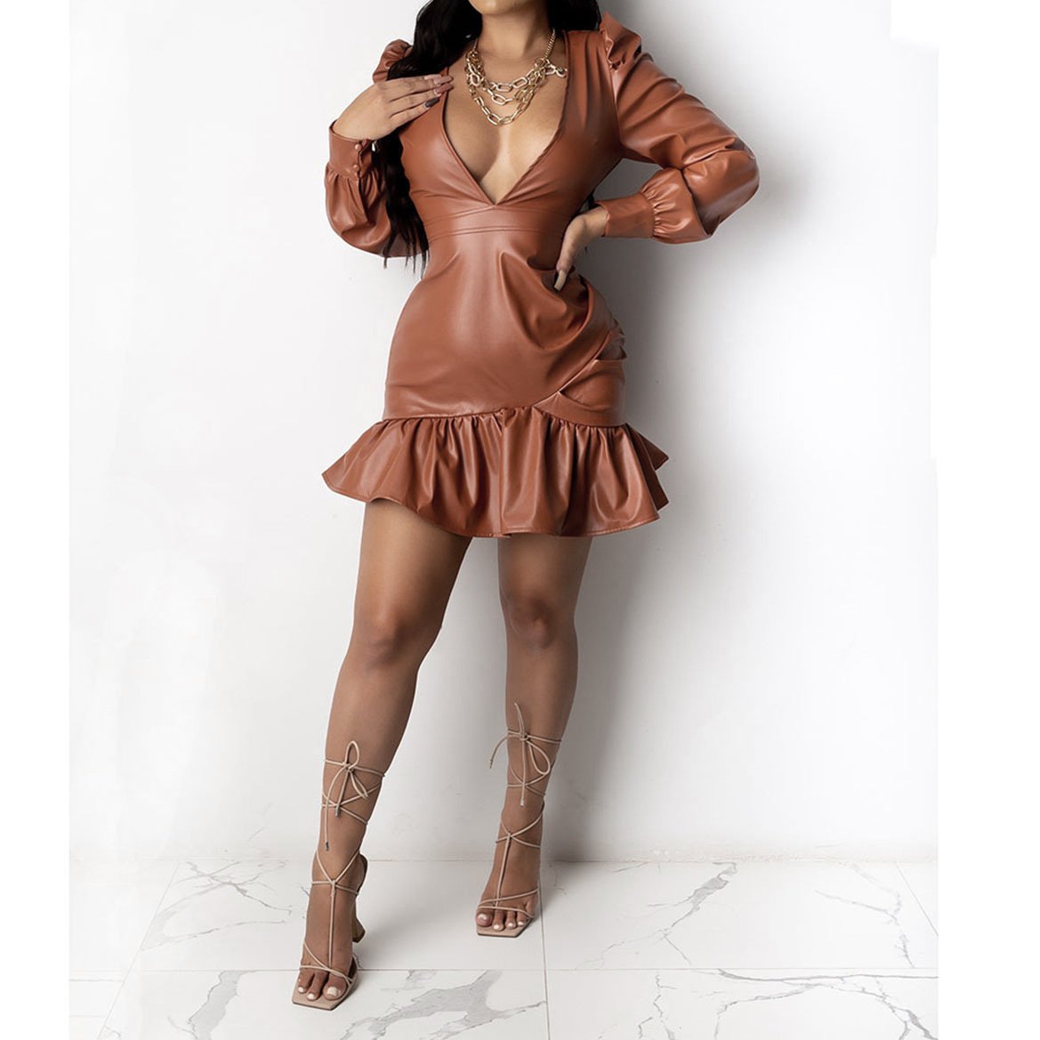 Lady's leather dress - Image 2