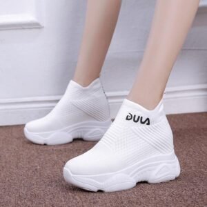 Internally increased breathable sneakers