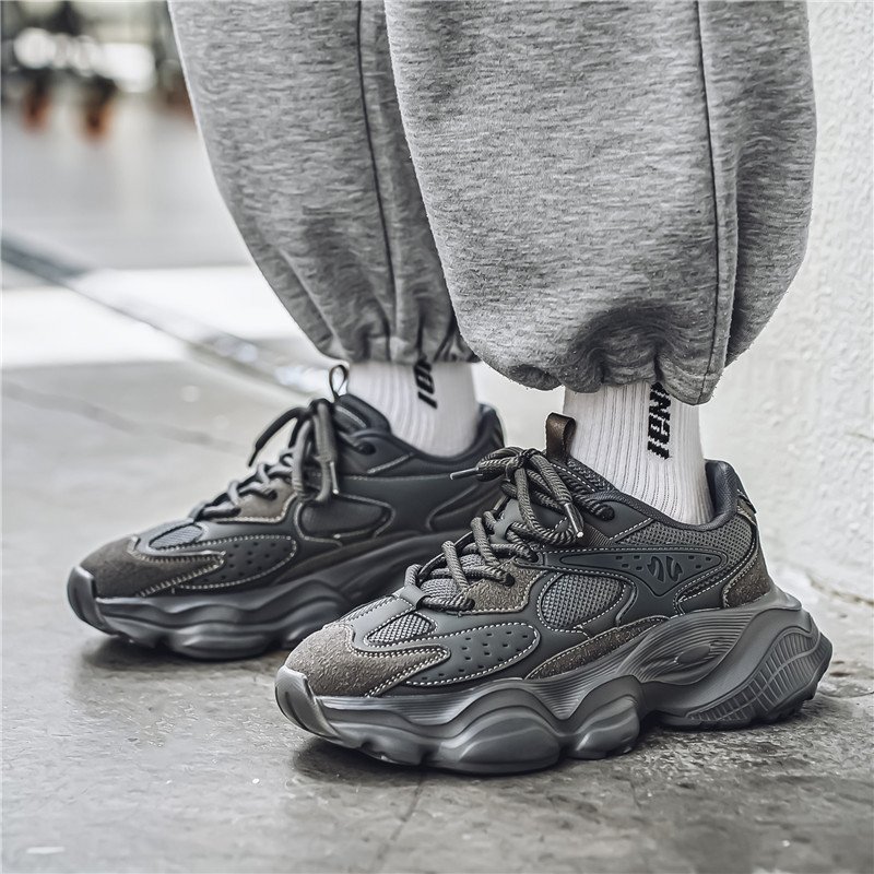 Chunky Soled Dad Sneakers With A Mesh Upper For A Casual Sporty Look - Image 4