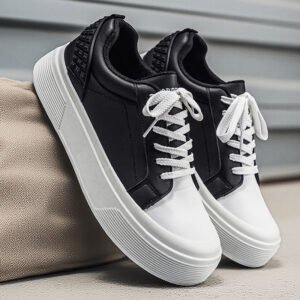 2026 Spring & Autumn New Wholesale Men's Shoes, Platform Heightening Black & White Skate Shoes, Large Size Casual Shoes, Minimalist All-match Student Sneakers