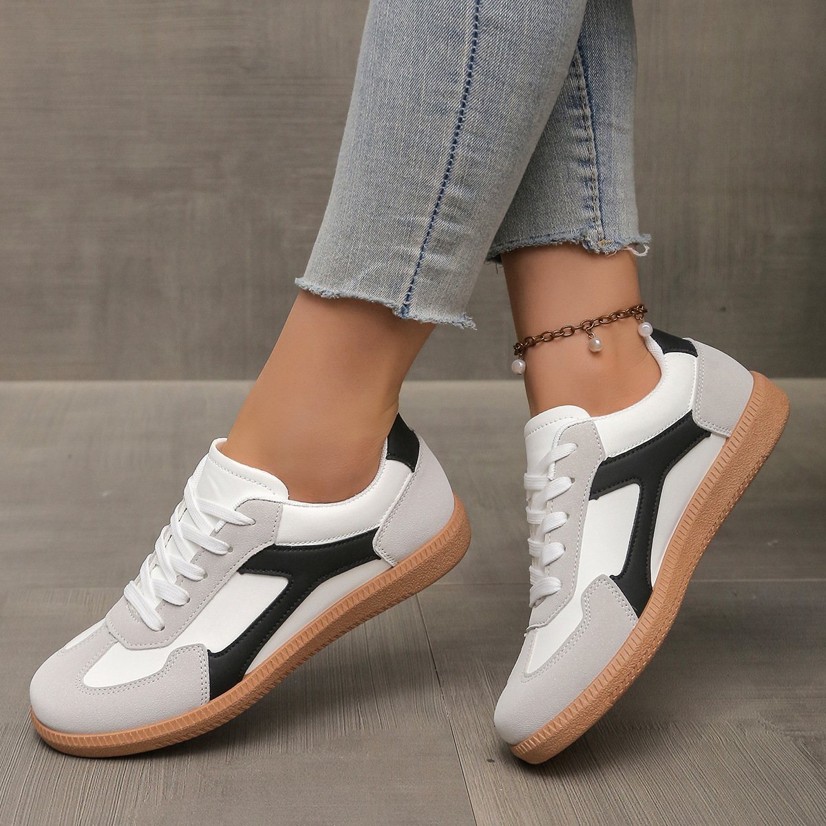 Autumn New Style Flat-Soled Casual Outdoor Non-Slip Lace-Up Lightweight Sneakers For Women